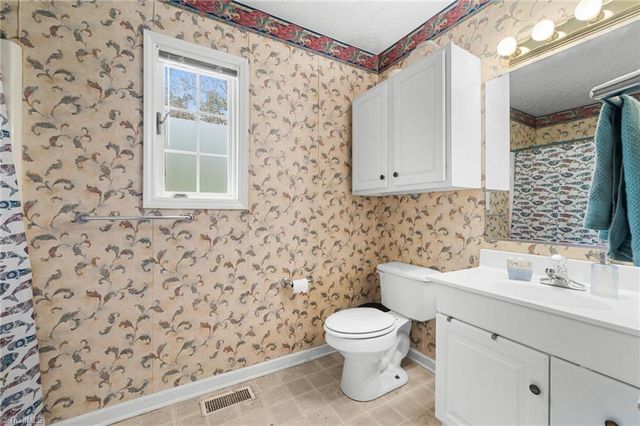 1085 Woodbury Road, King, NC 27021