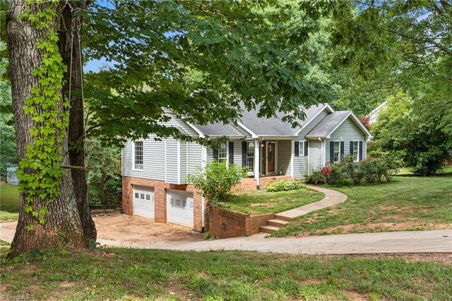 1085 Woodbury Road, King, NC 27021