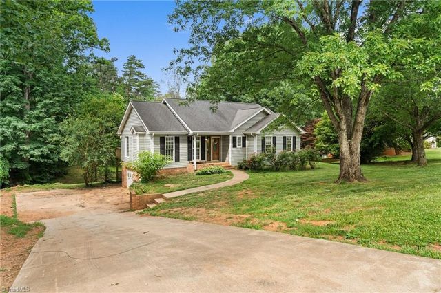 1085 Woodbury Road, King, NC 27021
