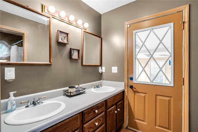 130 Green Briar Circle, Salem, SC 29676