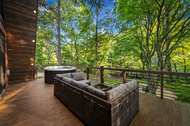 60 Magnolia Trail, Mccaysville, GA 30555