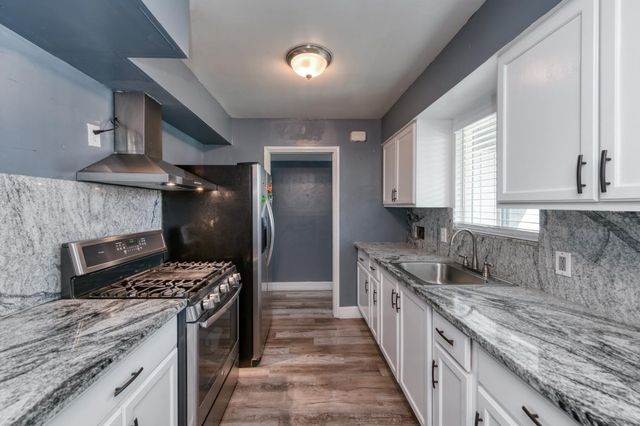 1732 S Whitney Avenue, Fresno, CA 93702