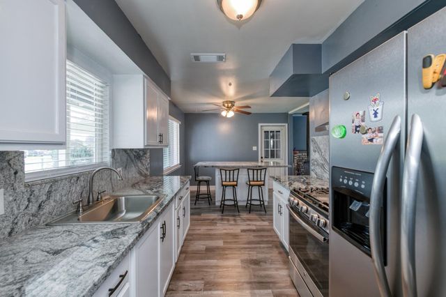 1732 S Whitney Avenue, Fresno, CA 93702