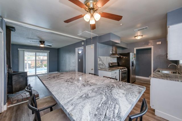 1732 S Whitney Avenue, Fresno, CA 93702