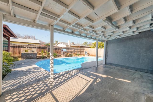 1732 S Whitney Avenue, Fresno, CA 93702