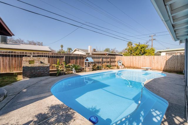 1732 S Whitney Avenue, Fresno, CA 93702