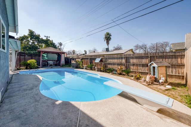 1732 S Whitney Avenue, Fresno, CA 93702