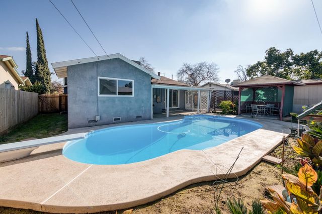 1732 S Whitney Avenue, Fresno, CA 93702