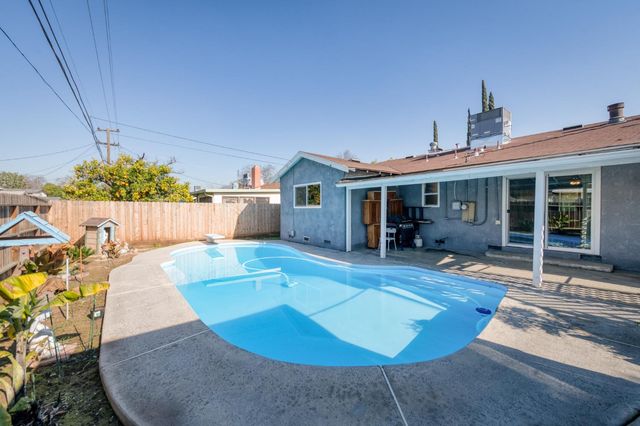 1732 S Whitney Avenue, Fresno, CA 93702