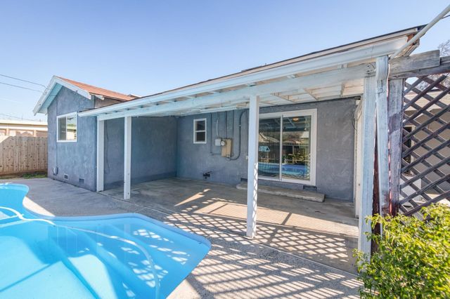 1732 S Whitney Avenue, Fresno, CA 93702