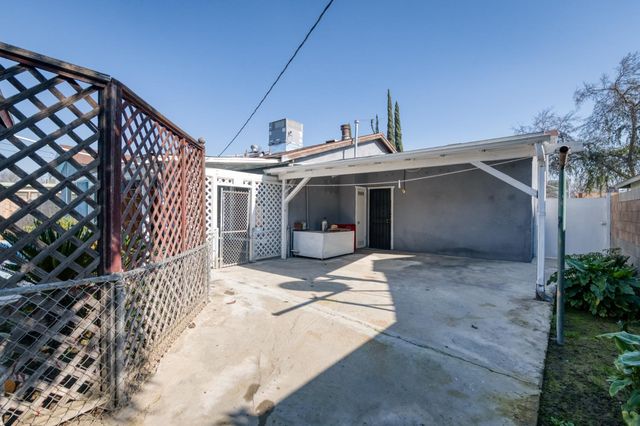 1732 S Whitney Avenue, Fresno, CA 93702