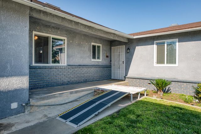 1732 S Whitney Avenue, Fresno, CA 93702