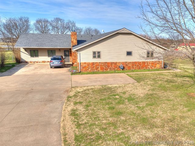 26 Sunshine Lane, Pryor, OK 74361