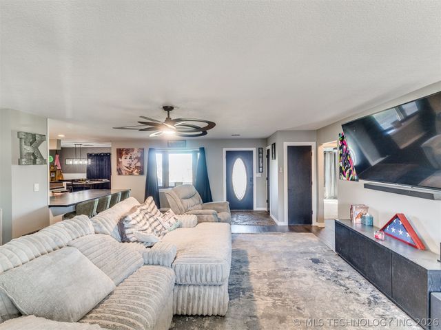 26 Sunshine Lane, Pryor, OK 74361