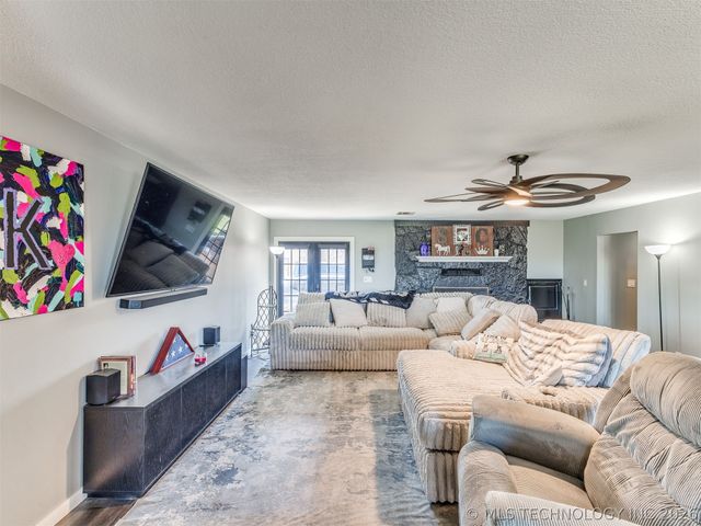 26 Sunshine Lane, Pryor, OK 74361