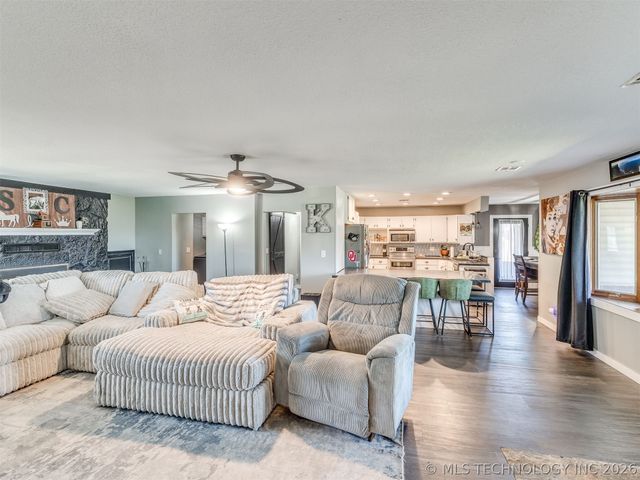 26 Sunshine Lane, Pryor, OK 74361