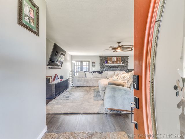 26 Sunshine Lane, Pryor, OK 74361