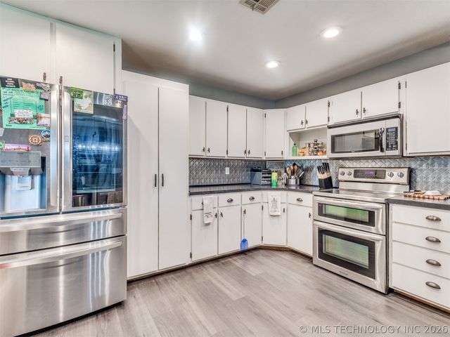 26 Sunshine Lane, Pryor, OK 74361