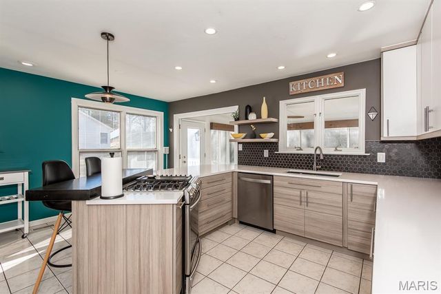 2536 Black Water Drive, St Louis, MO 63129