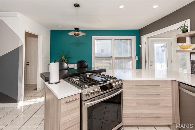 2536 Black Water Drive, St Louis, MO 63129