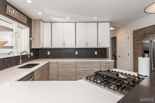 2536 Black Water Drive, St Louis, MO 63129