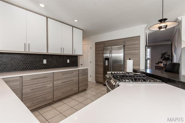 2536 Black Water Drive, St Louis, MO 63129