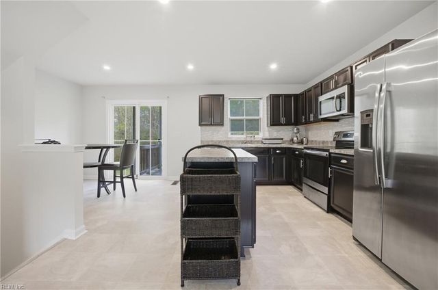 901 Lakeview CV, Smithfield, VA 23430