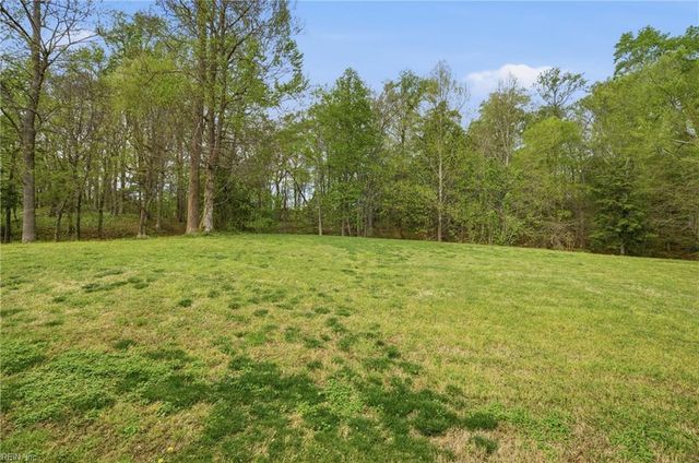 901 Lakeview CV, Smithfield, VA 23430