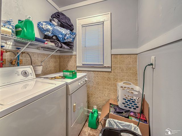 1288 Stewart Avenue, Lincoln Park, MI 48146