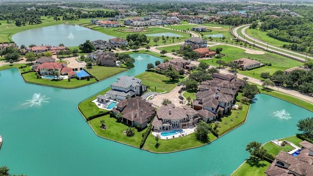 5623 Waters Landing Lane, Richmond, TX 77469