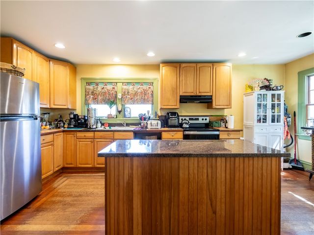 12 Manton Street, Warwick, RI 02818