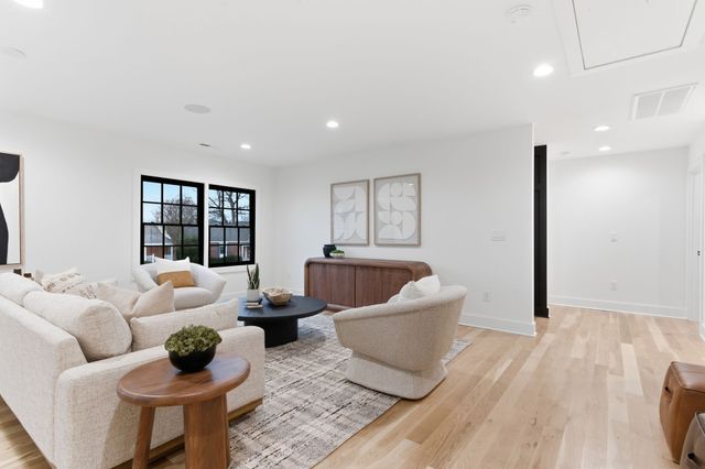 206 Cherokee Rd, Nashville, TN 37205