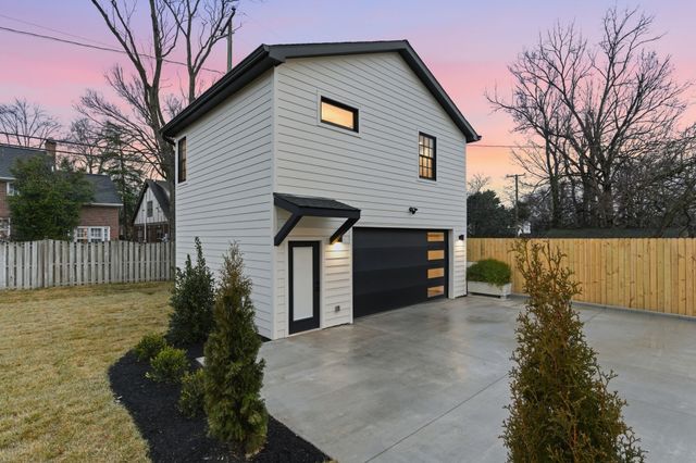 206 Cherokee Rd, Nashville, TN 37205