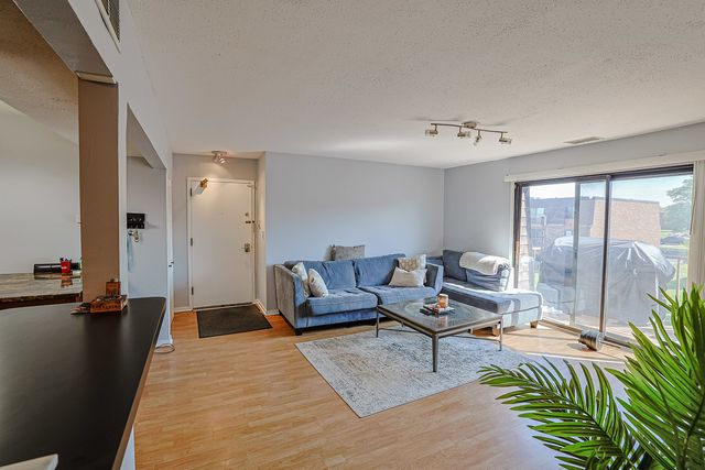 631 Derry Court 3C, Schaumburg, IL 60193