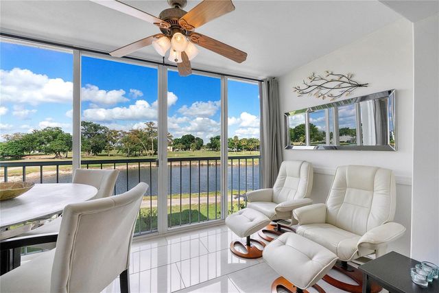 7807 Golf Circle Drive 211, Margate, FL 33063