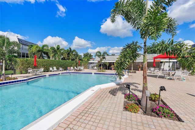 7807 Golf Circle Drive 211, Margate, FL 33063