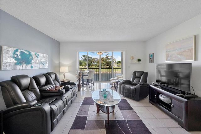 7807 Golf Circle Drive 211, Margate, FL 33063