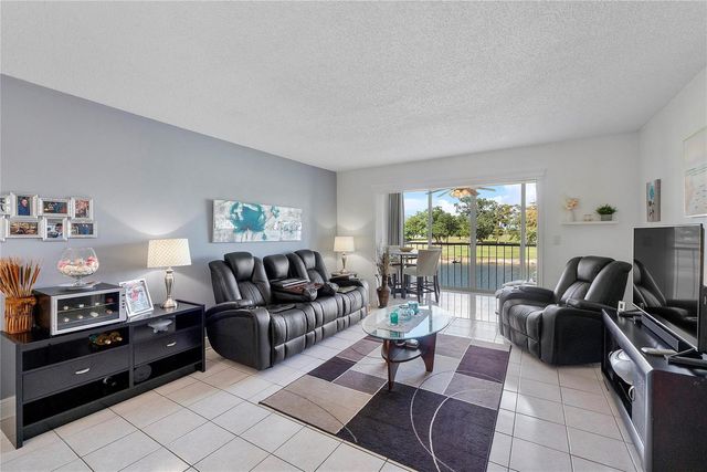 7807 Golf Circle Drive 211, Margate, FL 33063