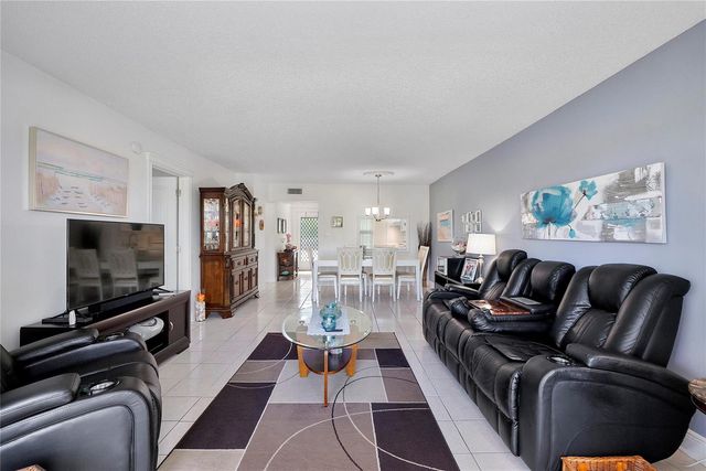 7807 Golf Circle Drive 211, Margate, FL 33063