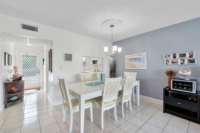 7807 Golf Circle Drive 211, Margate, FL 33063