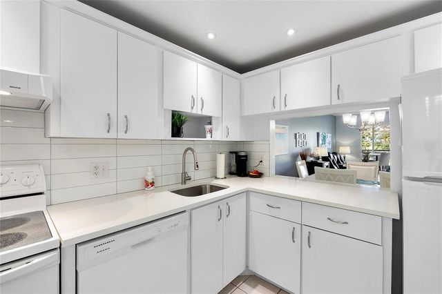 7807 Golf Circle Drive 211, Margate, FL 33063