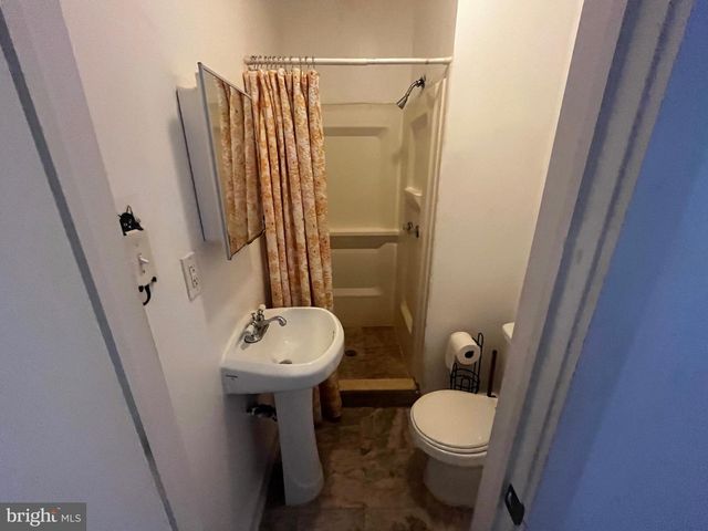 1739 W MONTGOMERY AVE, Philadelphia, PA 19121