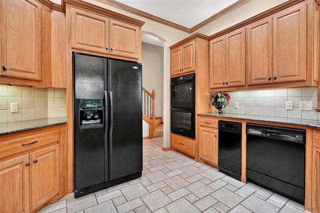 7400 Oakwood Creek Road, Edmond, OK 73034