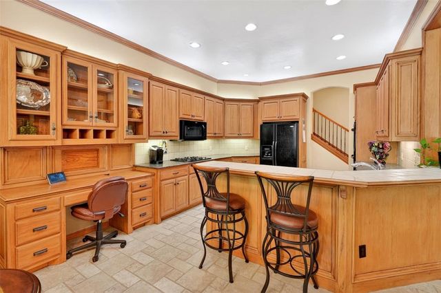 7400 Oakwood Creek Road, Edmond, OK 73034