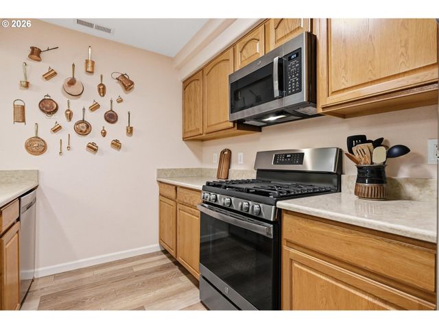 420 WALNUT Way, Silverton, OR 97381