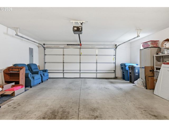 420 WALNUT Way, Silverton, OR 97381