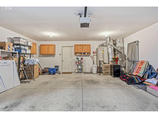 420 WALNUT Way, Silverton, OR 97381