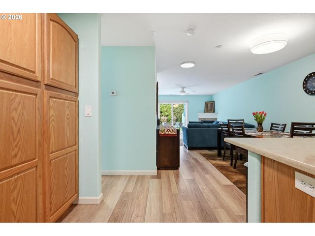 420 WALNUT Way, Silverton, OR 97381