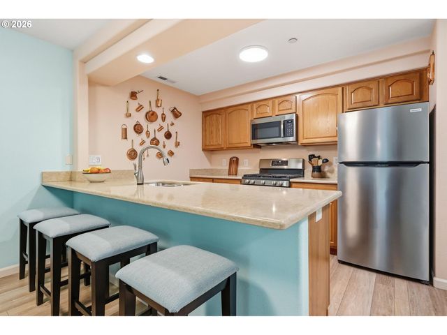 420 WALNUT Way, Silverton, OR 97381