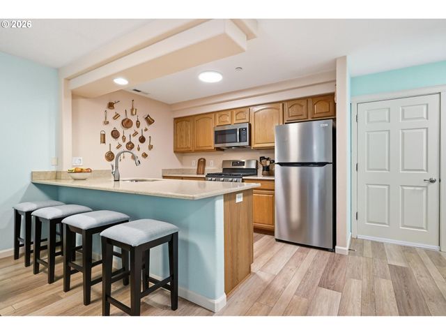 420 WALNUT Way, Silverton, OR 97381